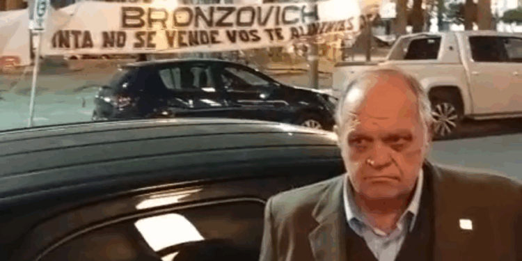 bronzovich-escrachado-750x375