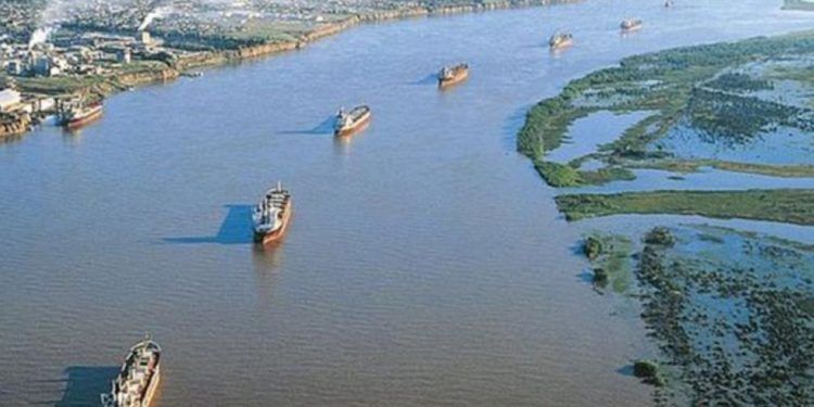 barcos-en-la-hidrovia-750x375
