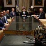 MILEI RECIBIO A PETER THIEL, EL ABANDERADO DE LA «ANTIDEMOCRACIA» EL DIA DE MAYOR CENSURA EN EL GOBIERNO