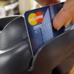 EL CONSUMO SE DERRUMBO CASI 10% EN FEBRERO Y GANA MAS TERRENO LA TARJETA DE CREDITO