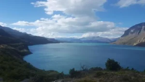 LAGO ESCONDIDO