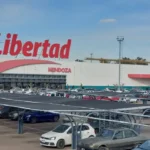 UN HISTORICO HIPERMERCADO CERRO SUS PUERTAS Y LIQUIDA EL STOCK EN MEDIO DE LA CRISIS ECONOMICA