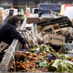 PARADOJA: MIENTRAS MAS ARGENTINOS SE SUMERGEN EN LA POBREZA, SE DESCARTAN 73 MILLONES DE KILOS DE ALIMENTOS POR AÑO